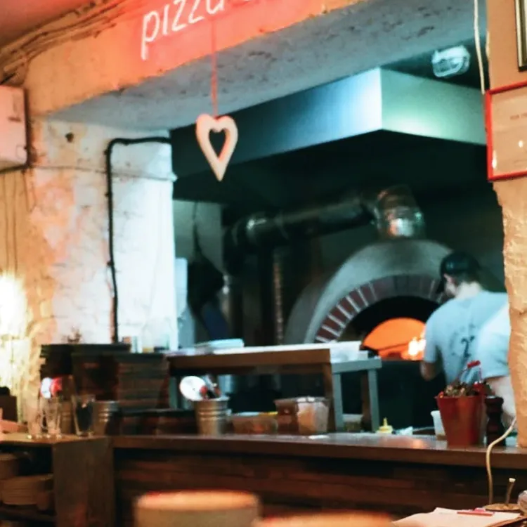 Pizza oven